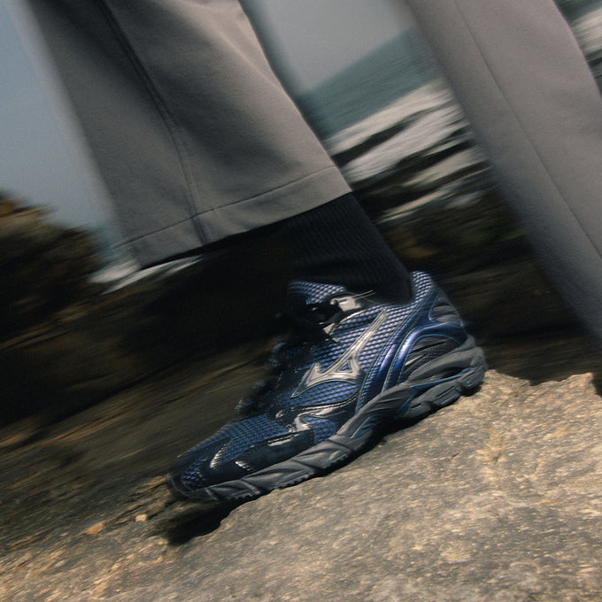 MIZUNO WAVE RIDER 10 × END.が発売開始 – Herringbone Footwear