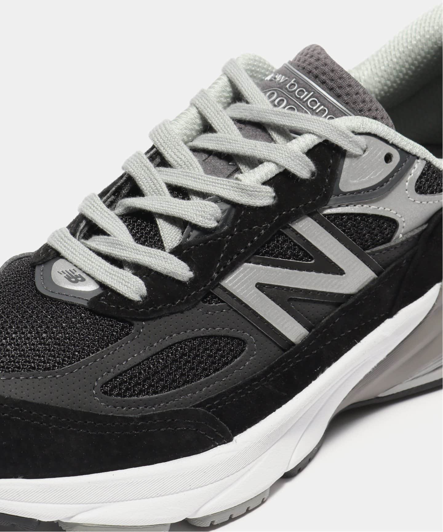 New Balance W990BK6