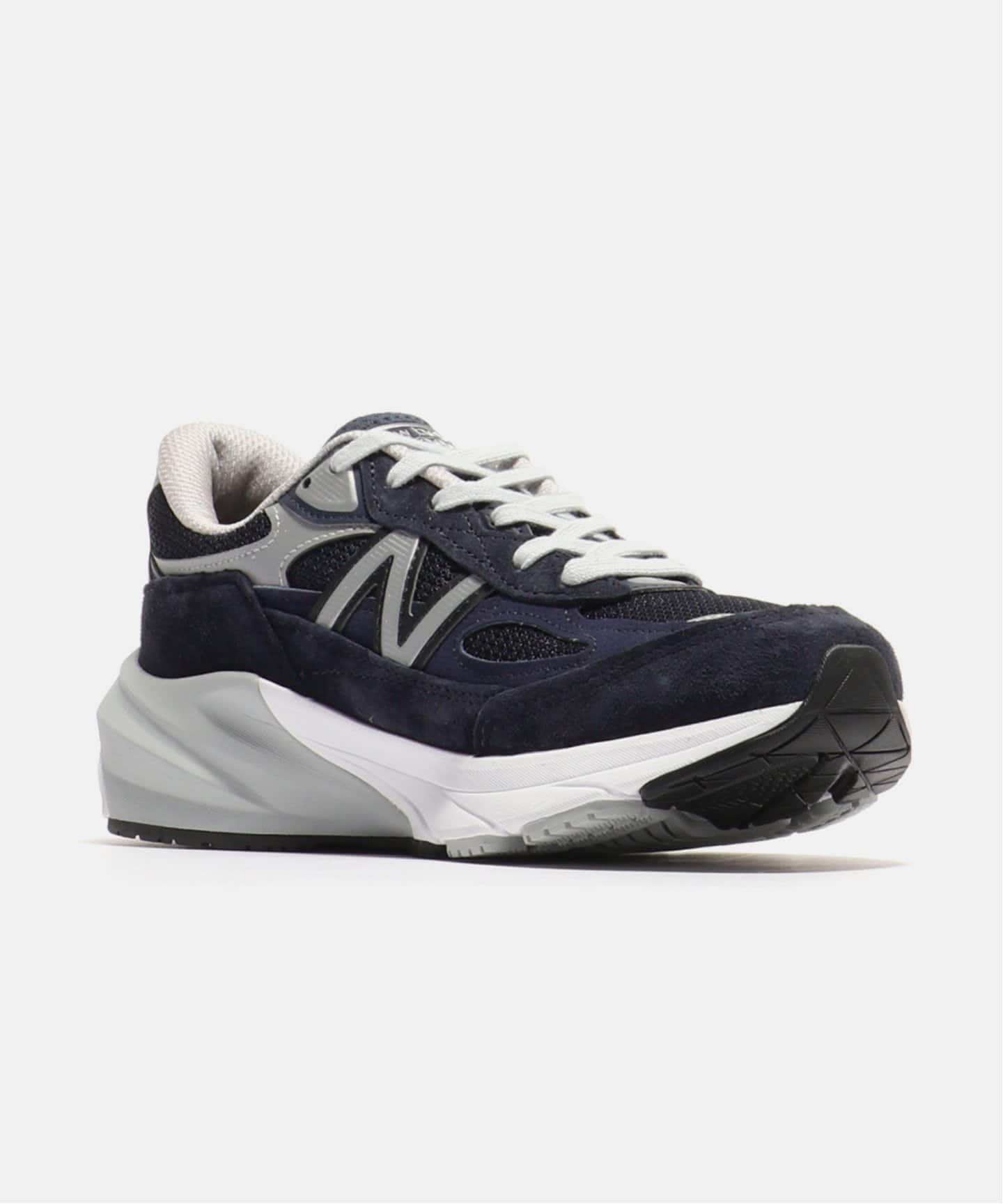 New Balance W990NV6
