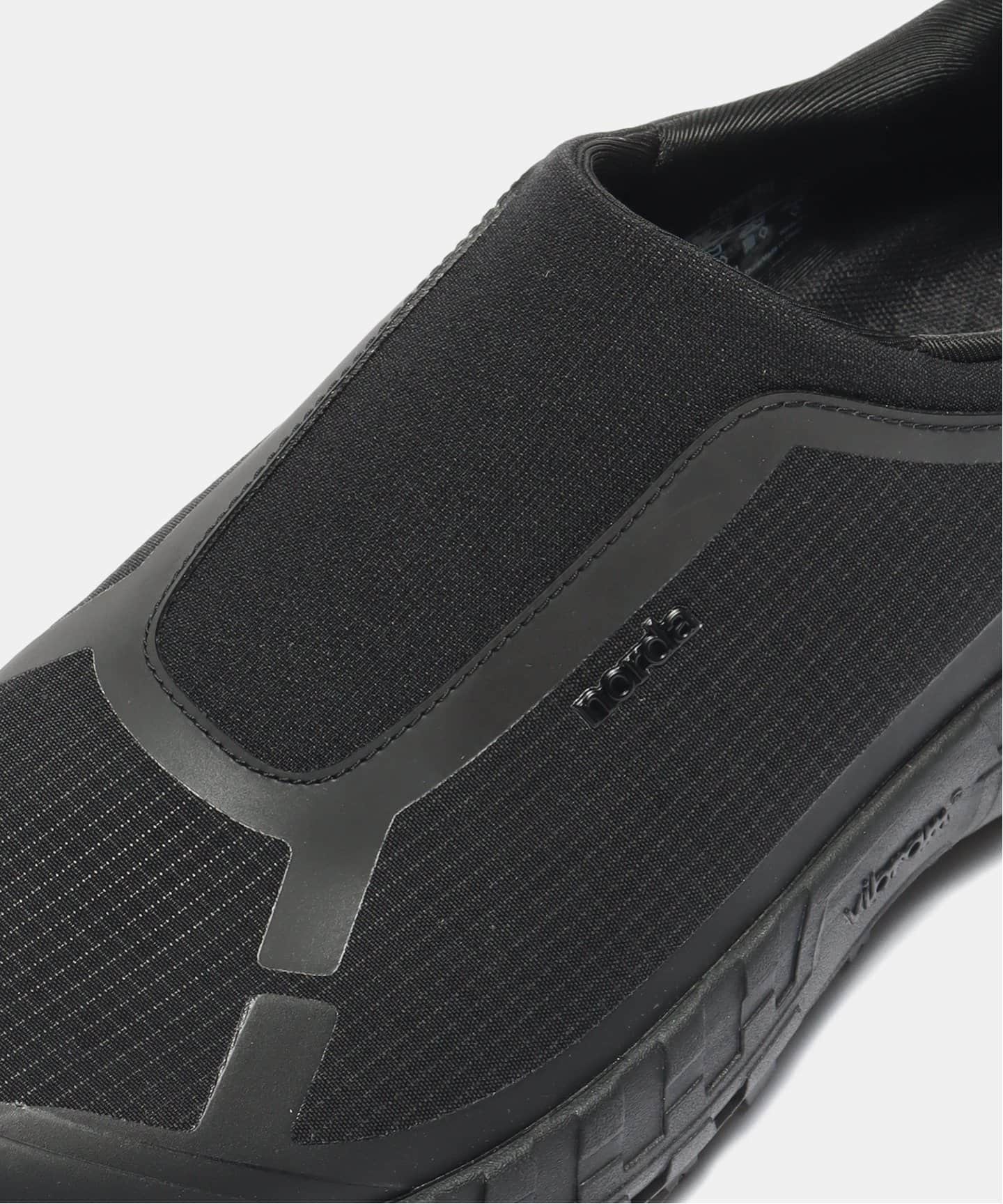 NORDA 003-M Pitch Black
