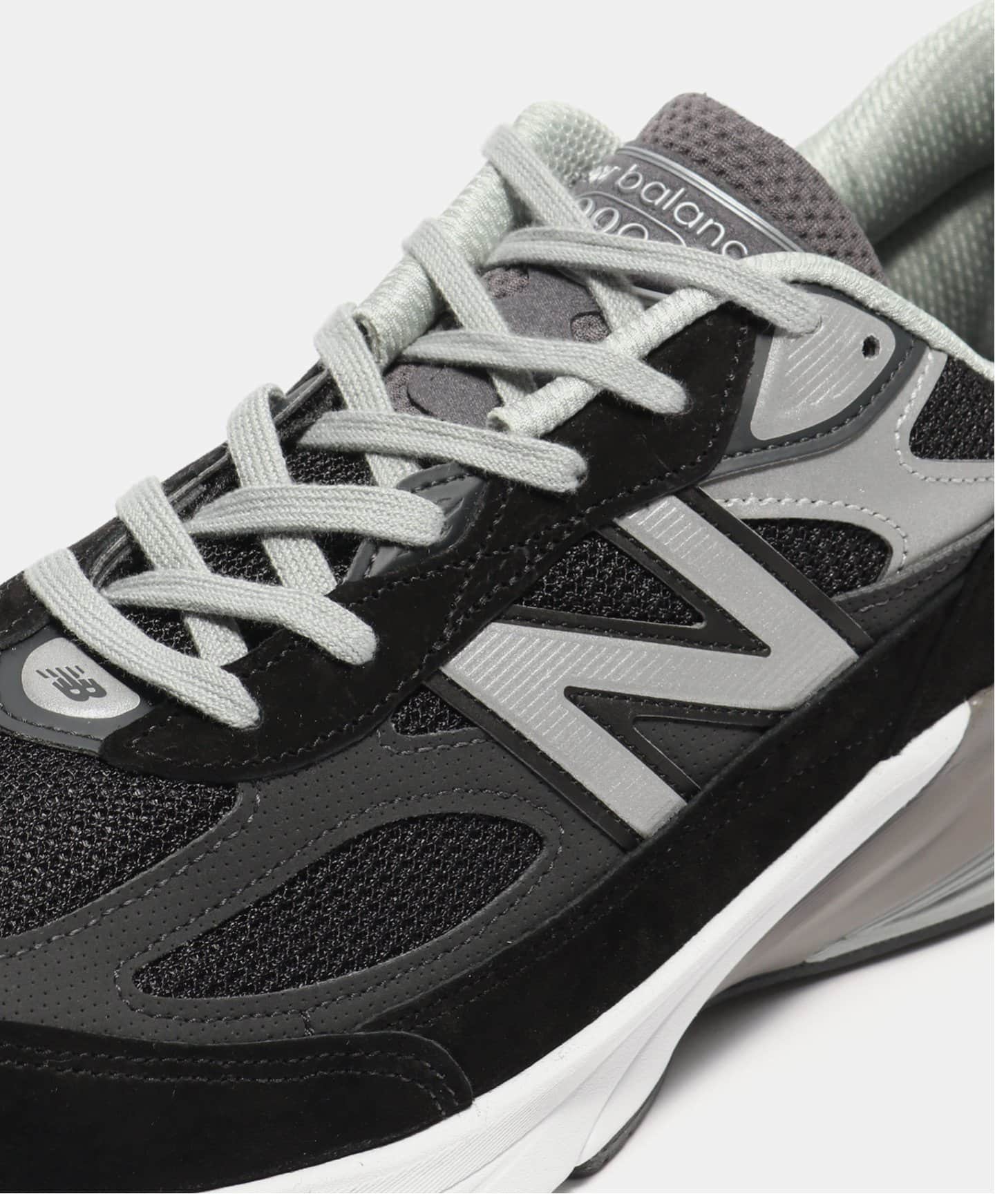 New Balance M990BK6