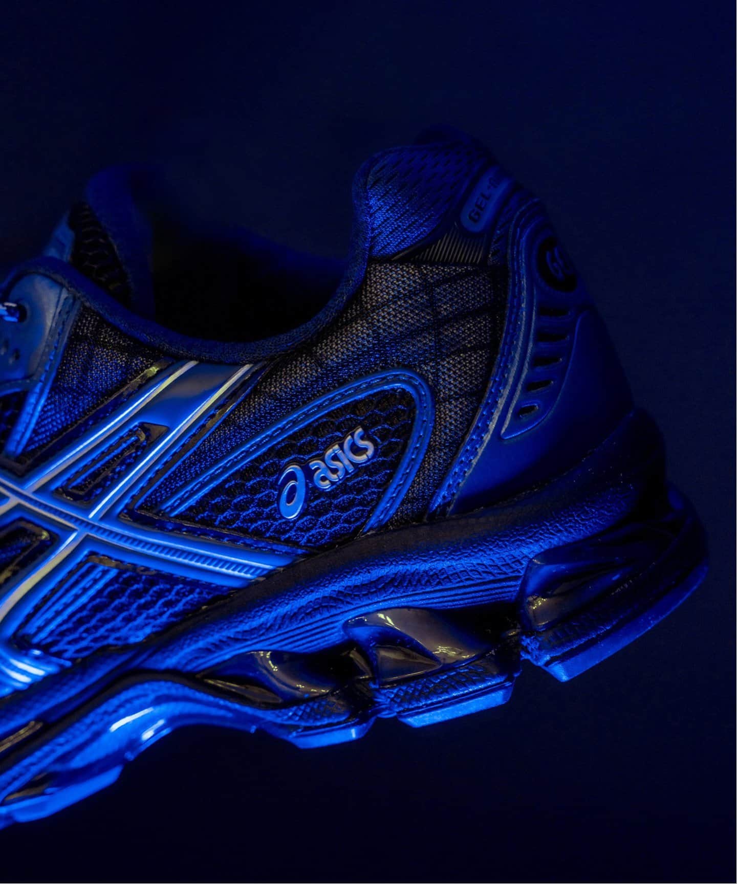 【日本国内限定カラー】ASICS GEL-NIMBUS 10.1 1203A543.002