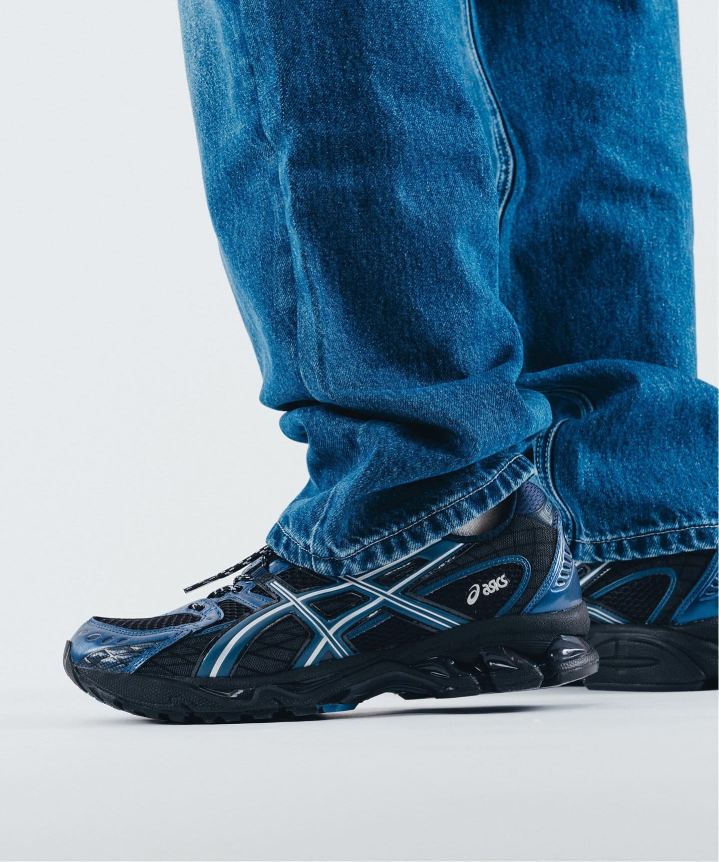 【日本国内限定カラー】ASICS GEL-NIMBUS 10.1 1203A543.002