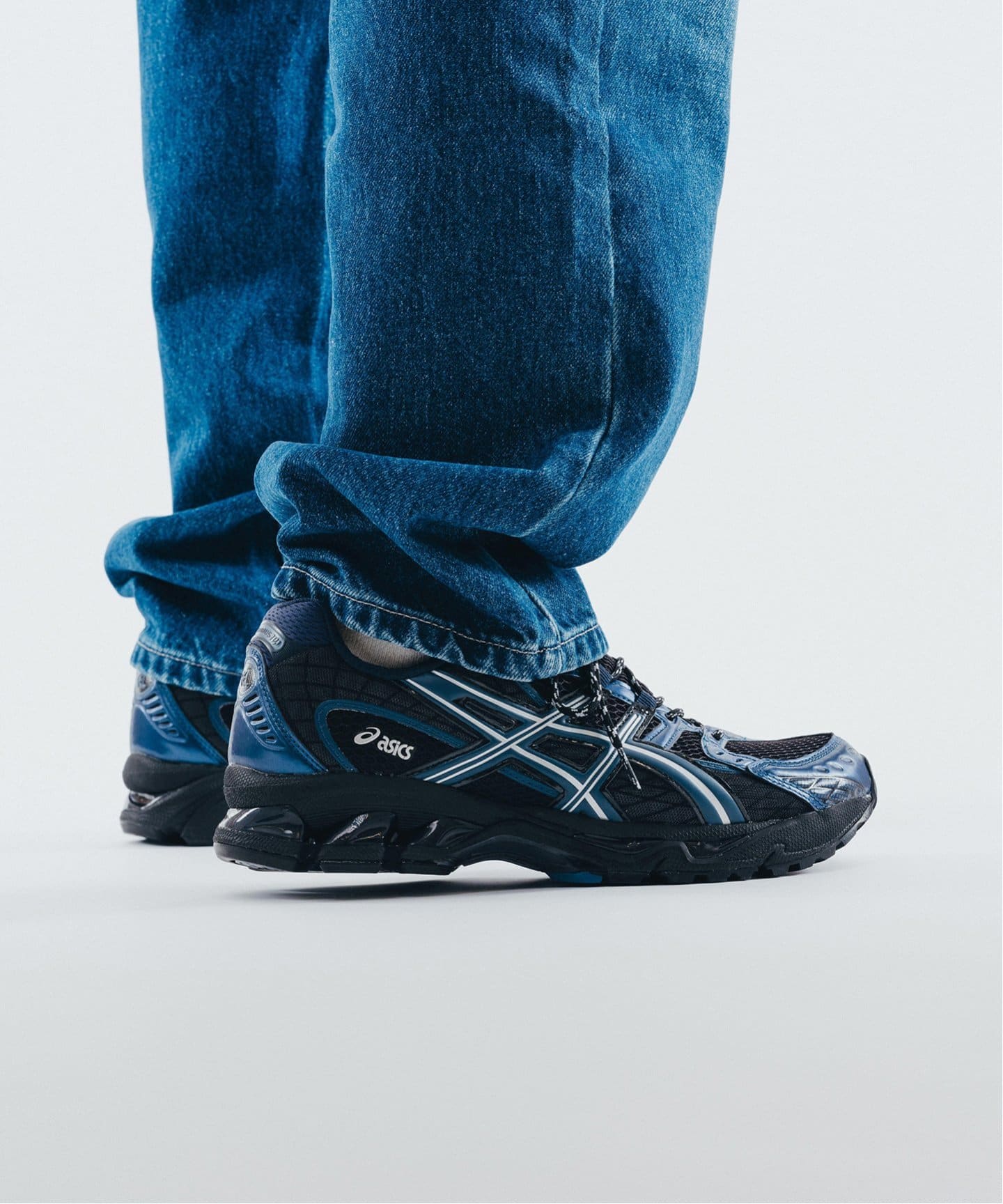 【日本国内限定カラー】ASICS GEL-NIMBUS 10.1 1203A543.002