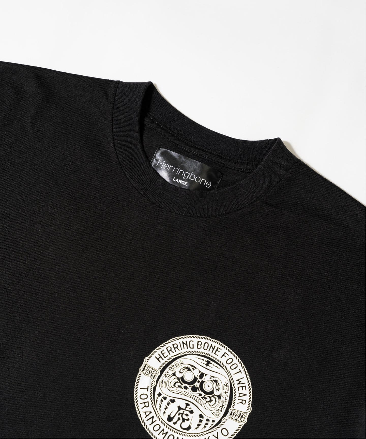 “Herringbone“ Daruma Print Tee
