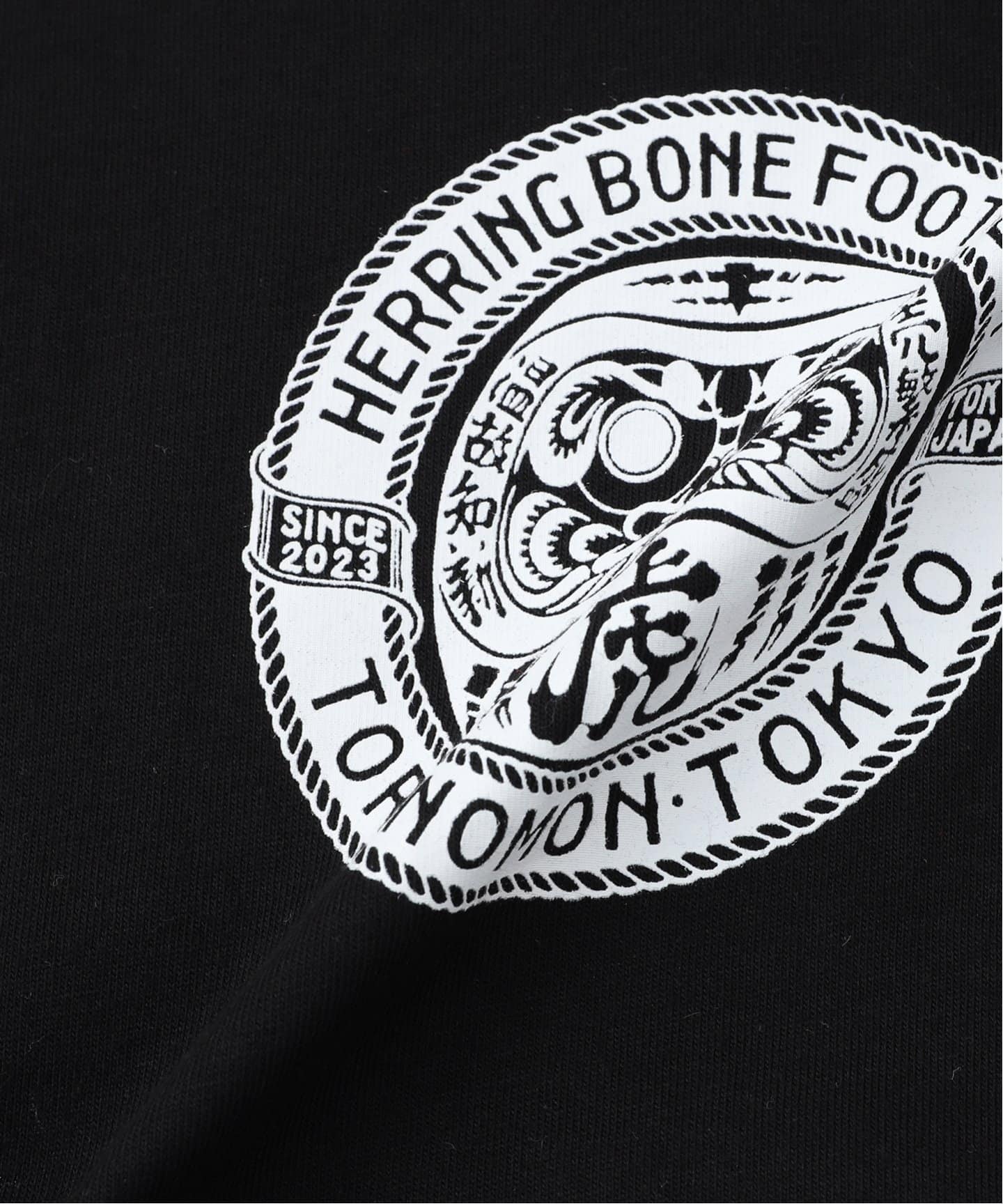 “Herringbone“ Daruma Print Tee