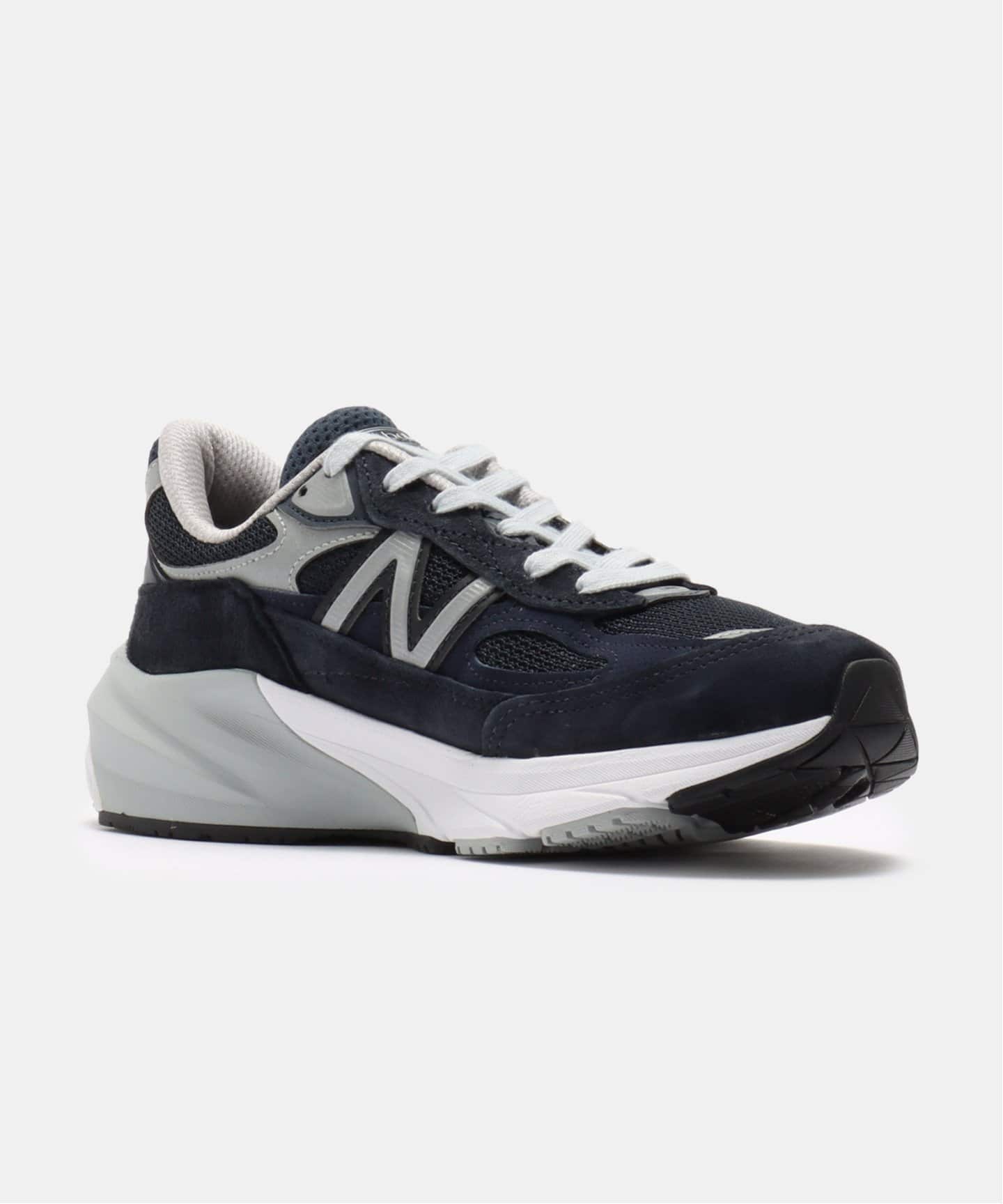 New Balance W990NV6