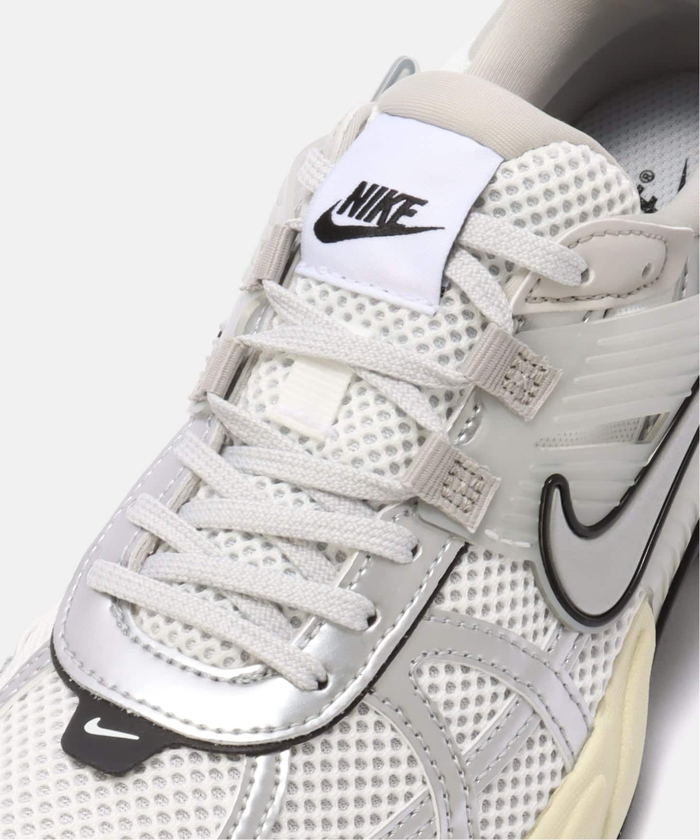 NIKE WMNS V2K RUN FD0736-100