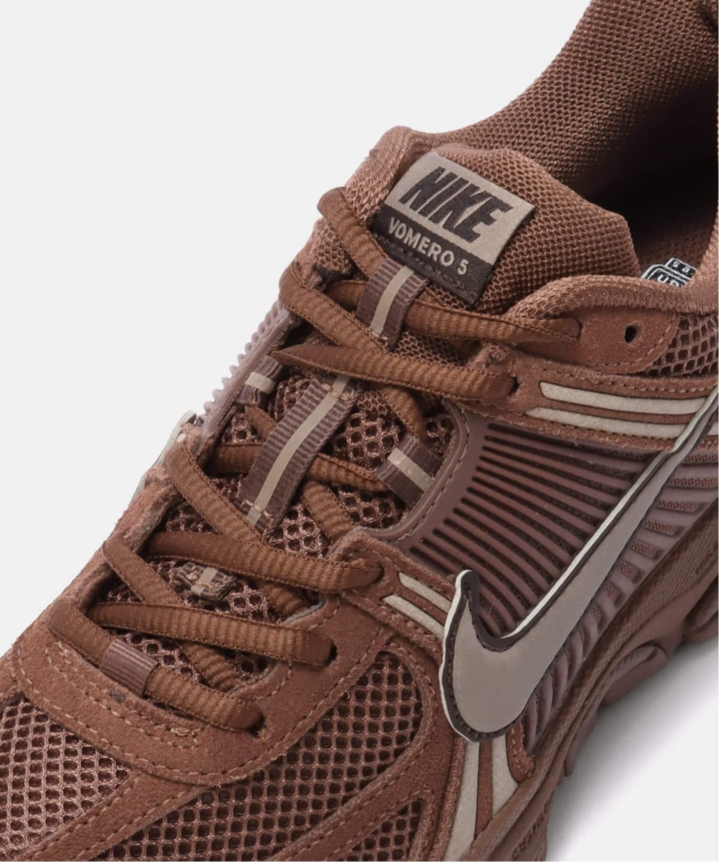 NIKE WMNS ZOOM VOMERO 5 GLD HQ0458-201