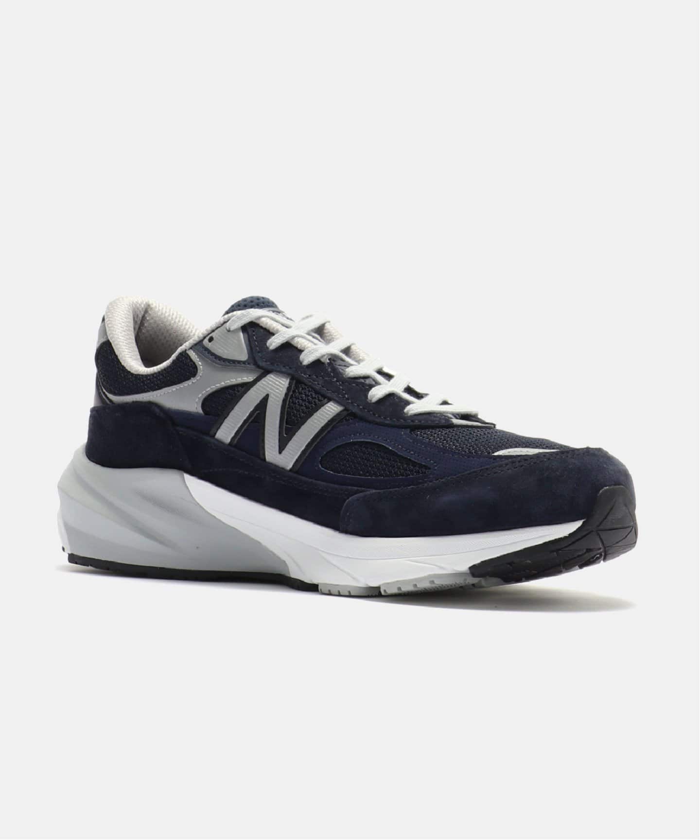 New Balance M990NV6