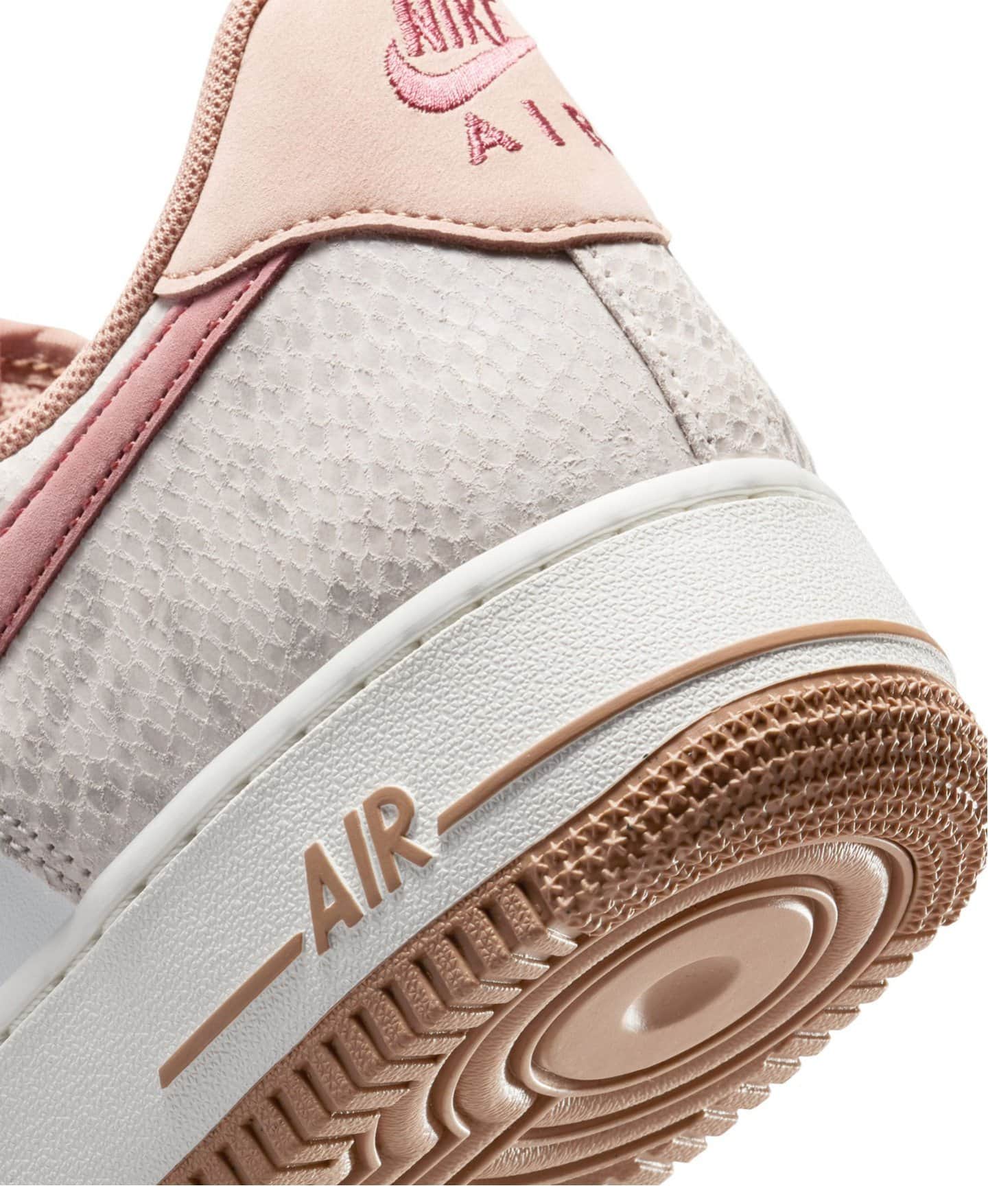 NIKE AIR FORCE 1 07 LV8 EMB HF2898-100