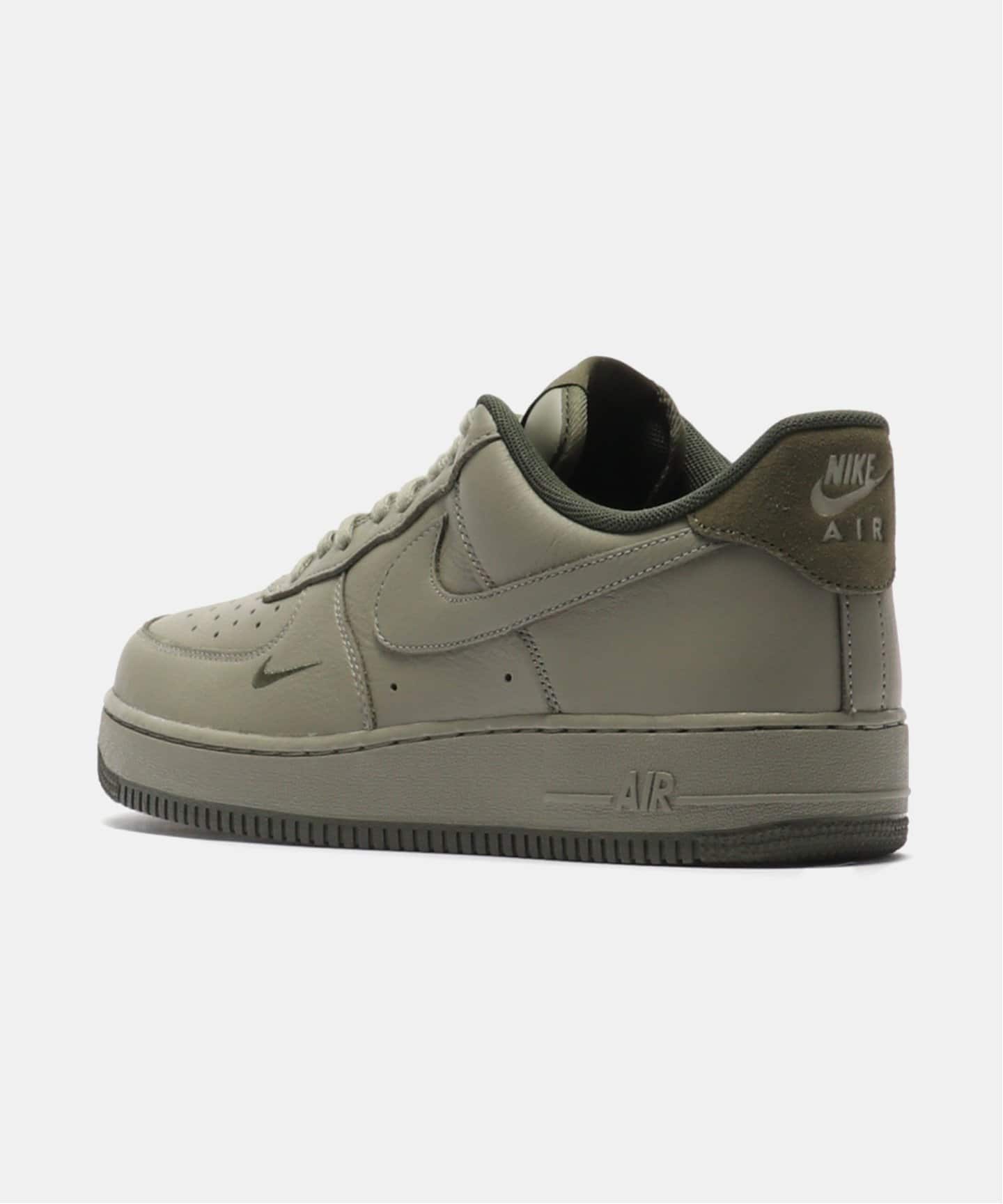 NIKE AIR FORCE 1 07 LV8 ESS HM9483-300