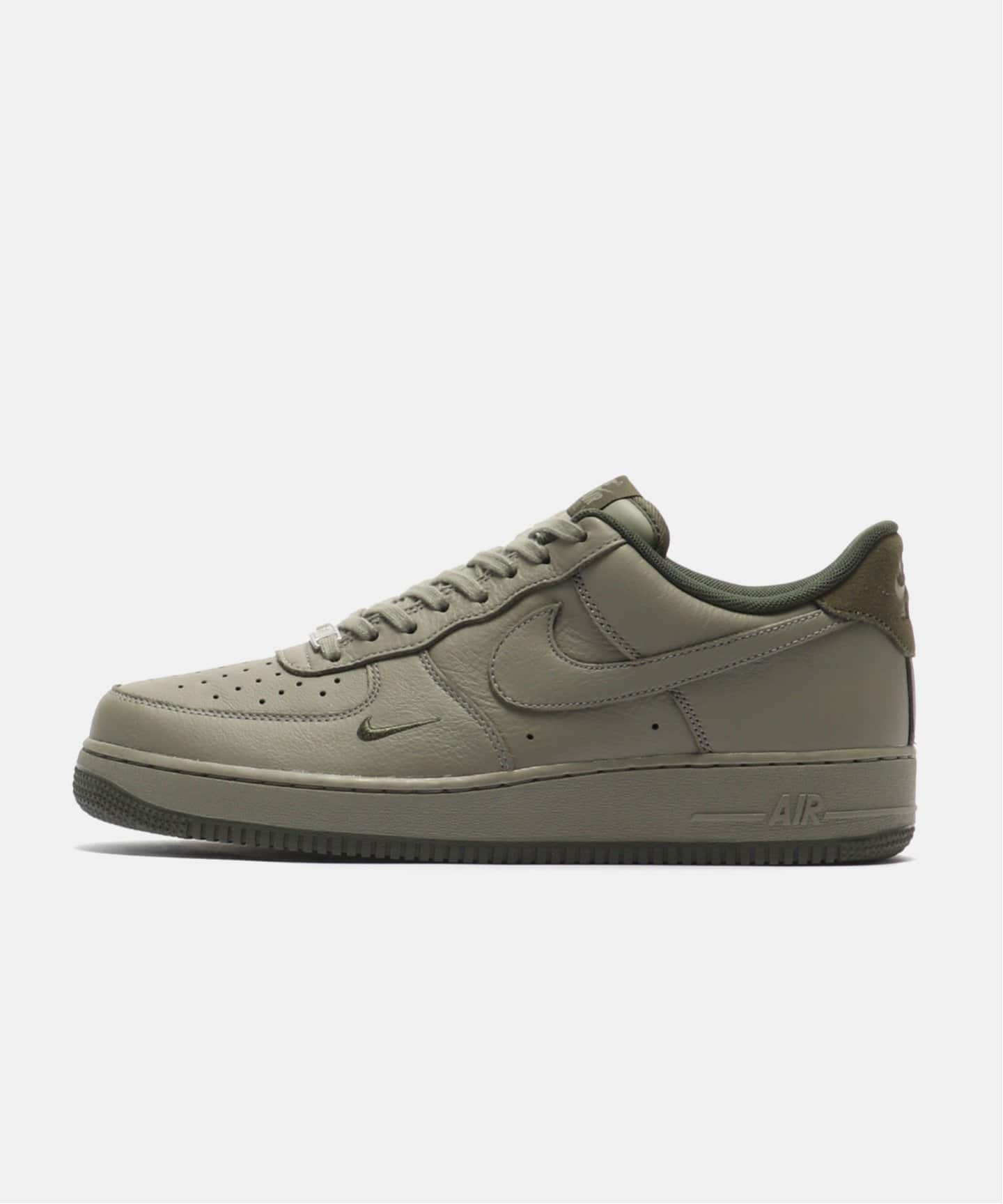 NIKE AIR FORCE 1 07 LV8 ESS HM9483-300