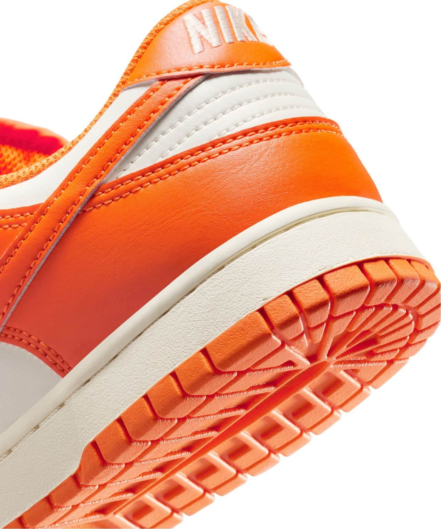 NIKE DUNK LOW RETRO BTTYS HF5441-106