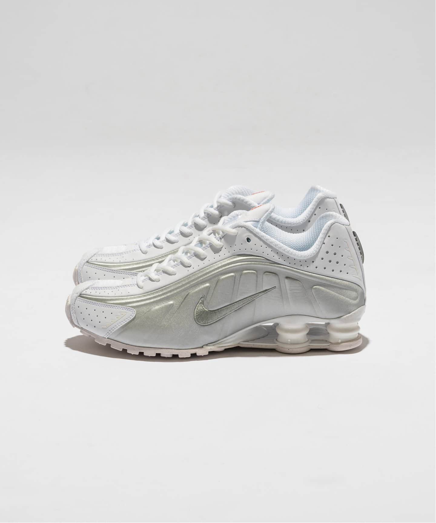 NIKE SHOX R4 HQ1988-101