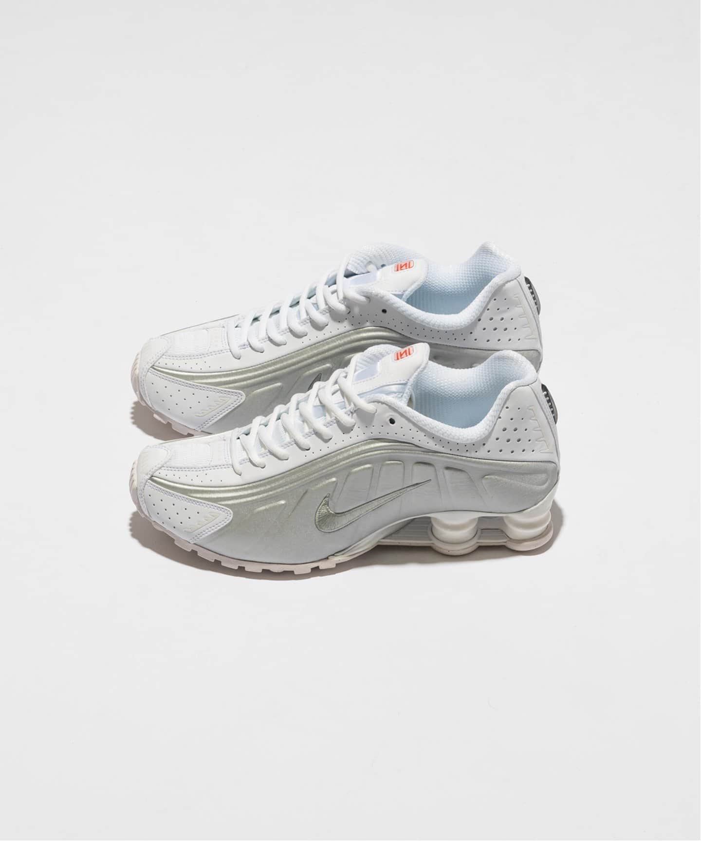NIKE SHOX R4 HQ1988-101