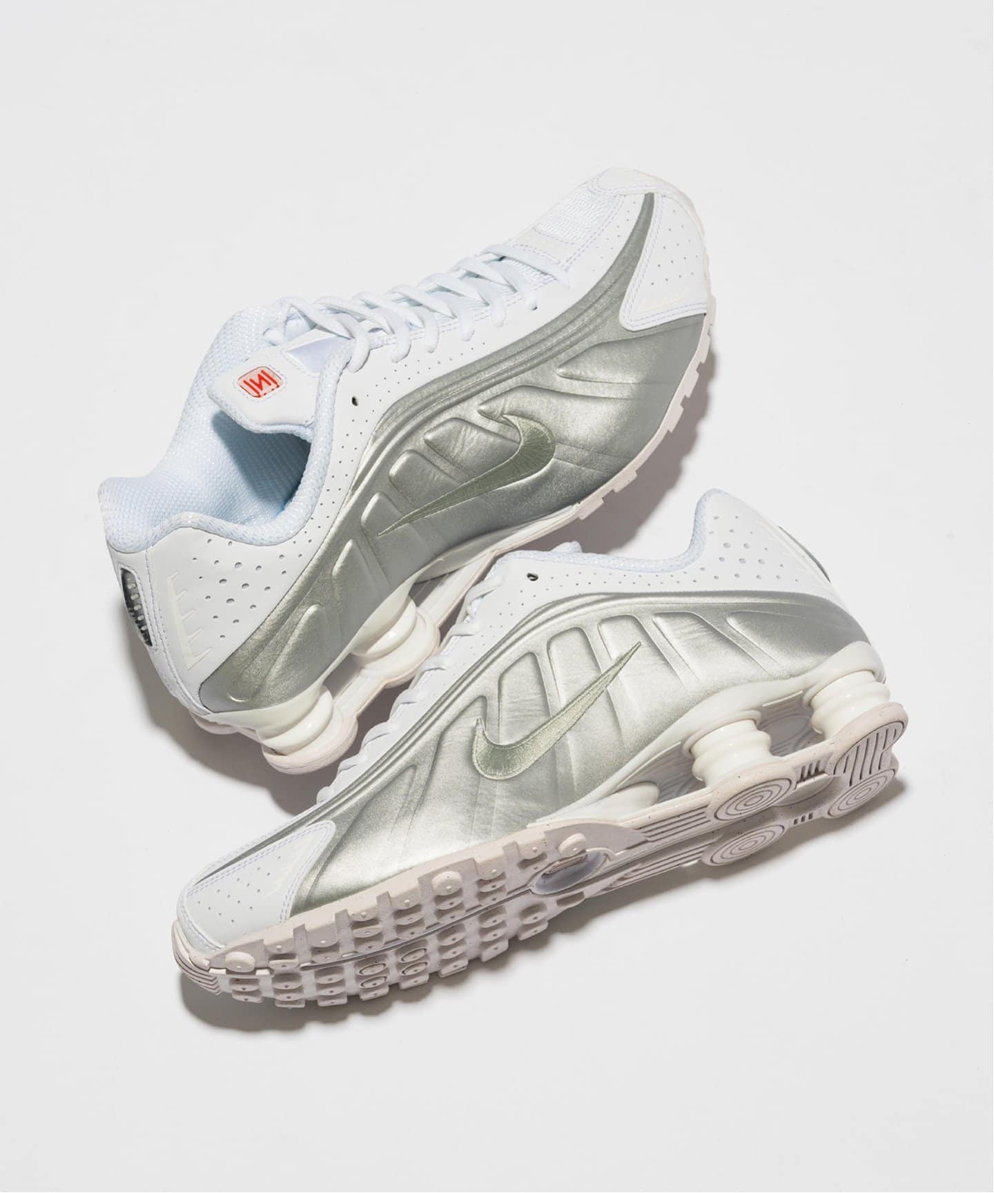 NIKE SHOX R4 HQ1988-101