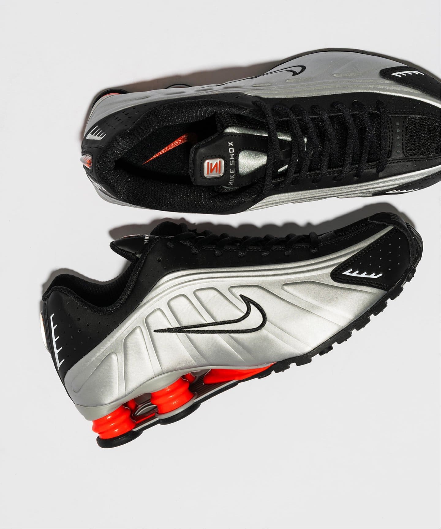 NIKE SHOX R4 HQ1988-002