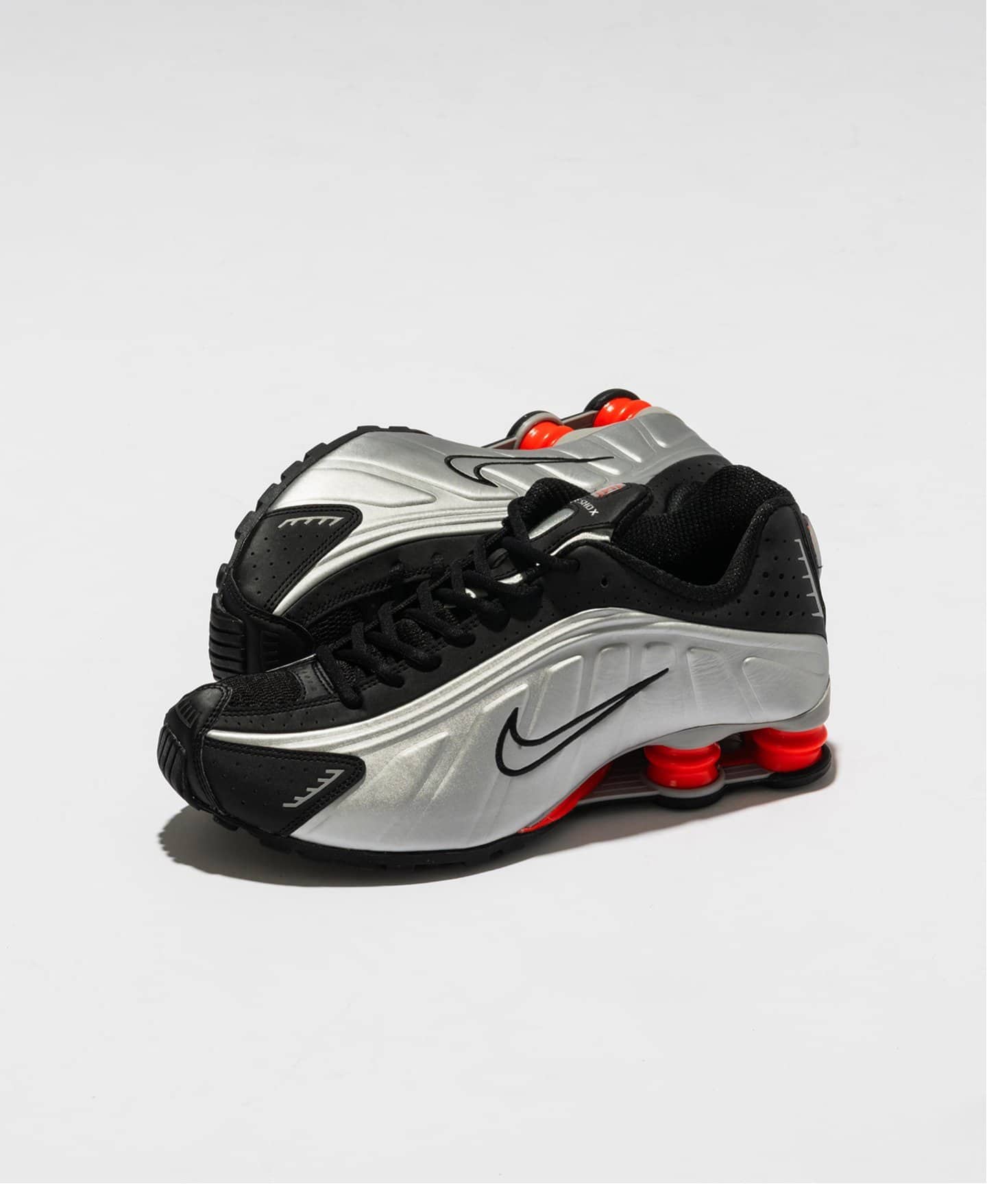 NIKE SHOX R4 HQ1988-002