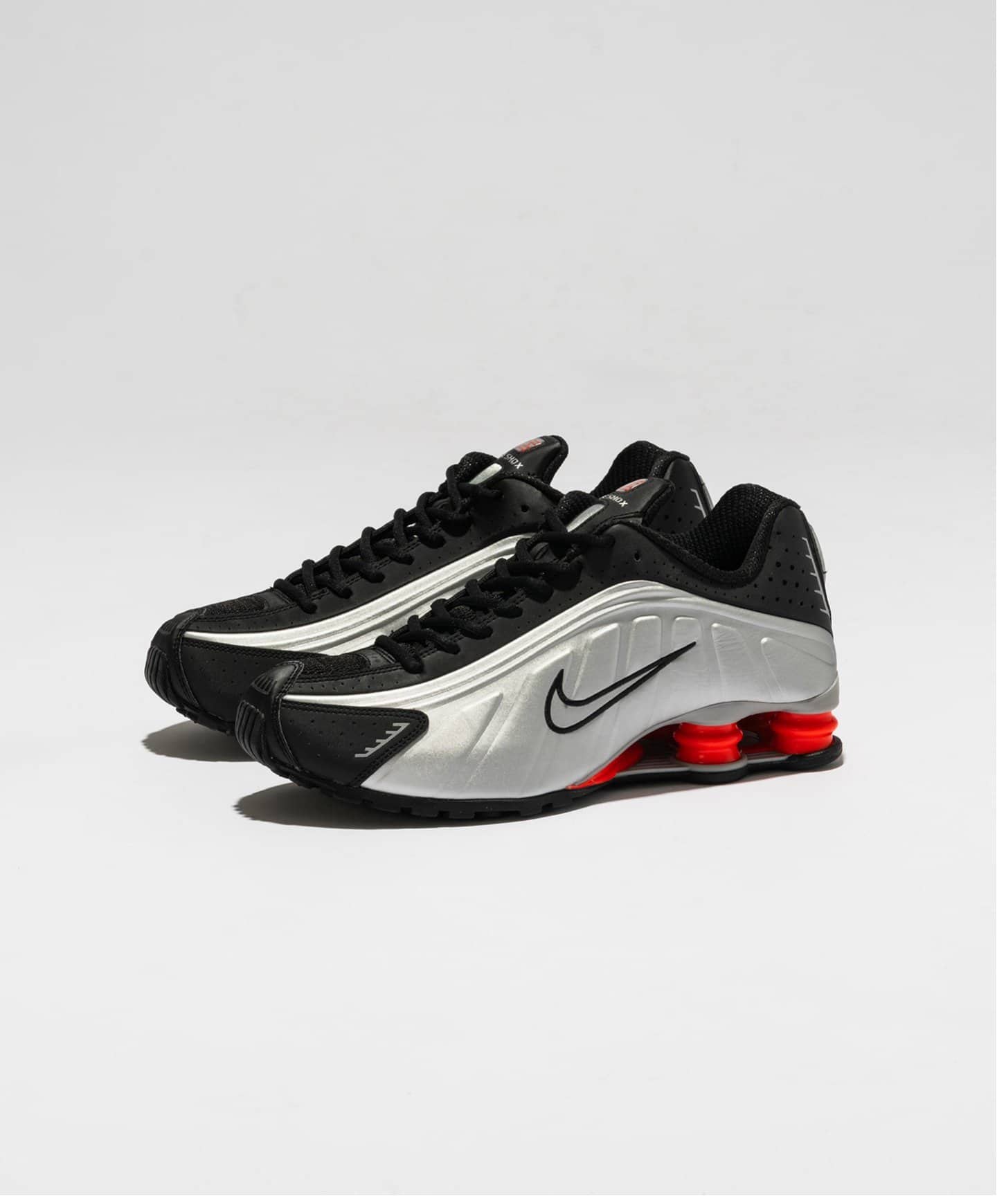 NIKE SHOX R4 HQ1988-002