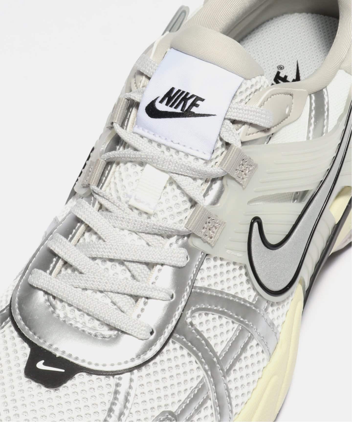 NIKE V2K RUN HJ4497-100