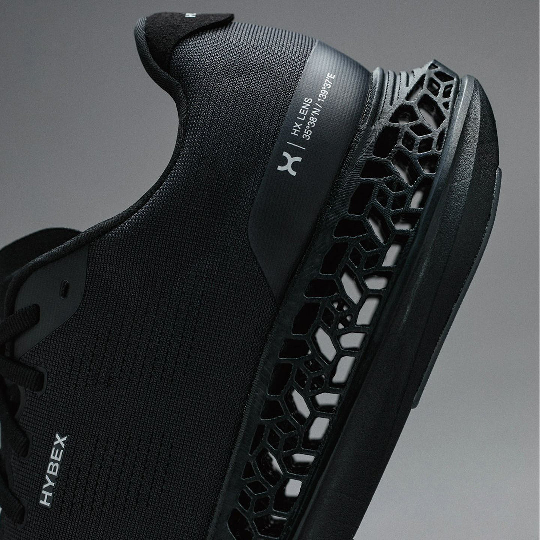 日本発のパフォーマンスランニングブランド「HYBEX」の初となるランニングシューズ「HX LENS」がオンライン販売開始