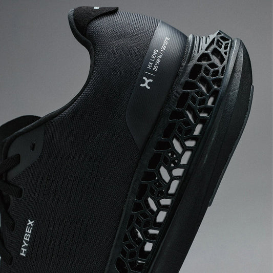 日本発のパフォーマンスランニングブランド「HYBEX」の初となるランニングシューズ「HX LENS」がオンライン販売開始