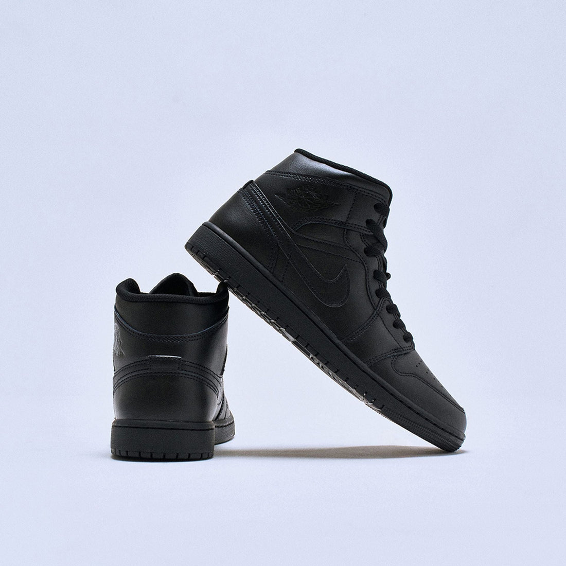 JORDAN BRAND から 漆黒のAIR JORDAN 1 2モデルが発売中