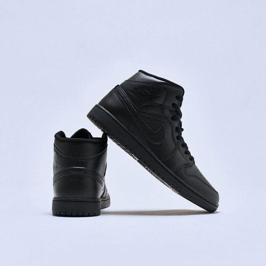 JORDAN BRAND から 漆黒のAIR JORDAN 1 2モデルが発売中