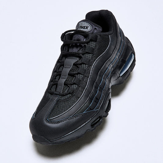 NIKE AIR MAX 95 BIG BUBBLE から汎用性抜群のトリプルブラックが登場