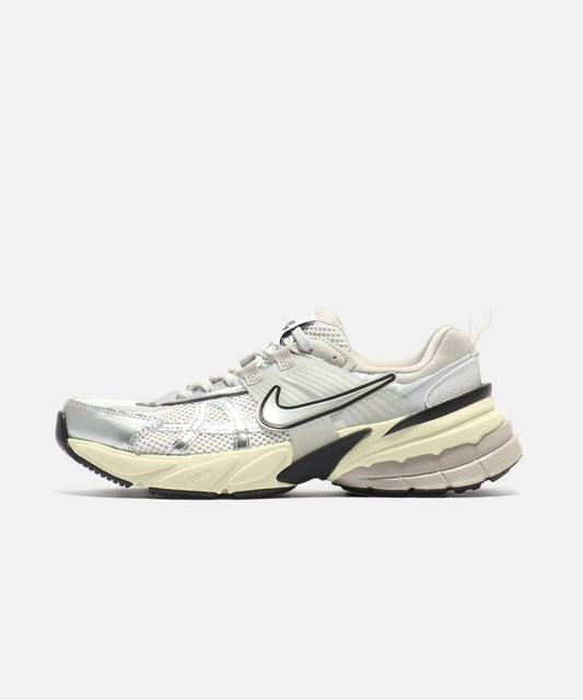 NIKE WMNS V2K RUN FD0736-100