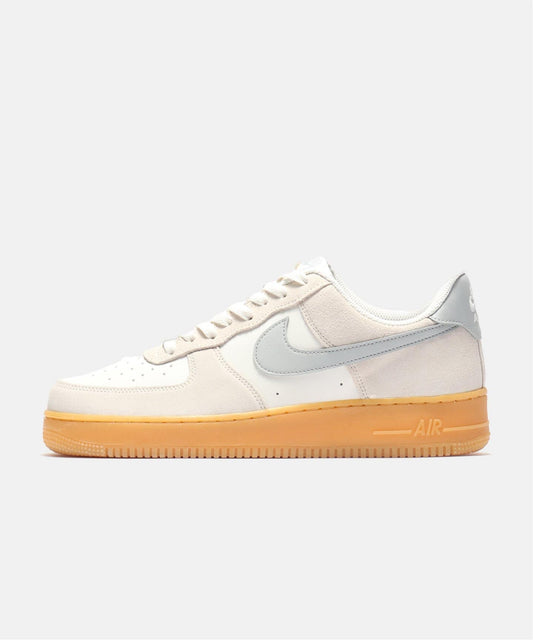 NIKE AIR FORCE 1 07 LV8 ESS+ FQ8714-002