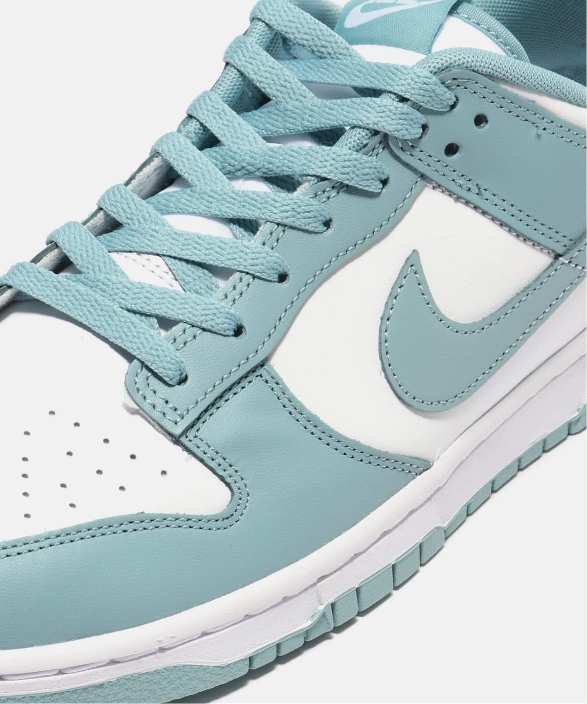 NIKE DUNK LOW RETRO BTTYS DV0833-106