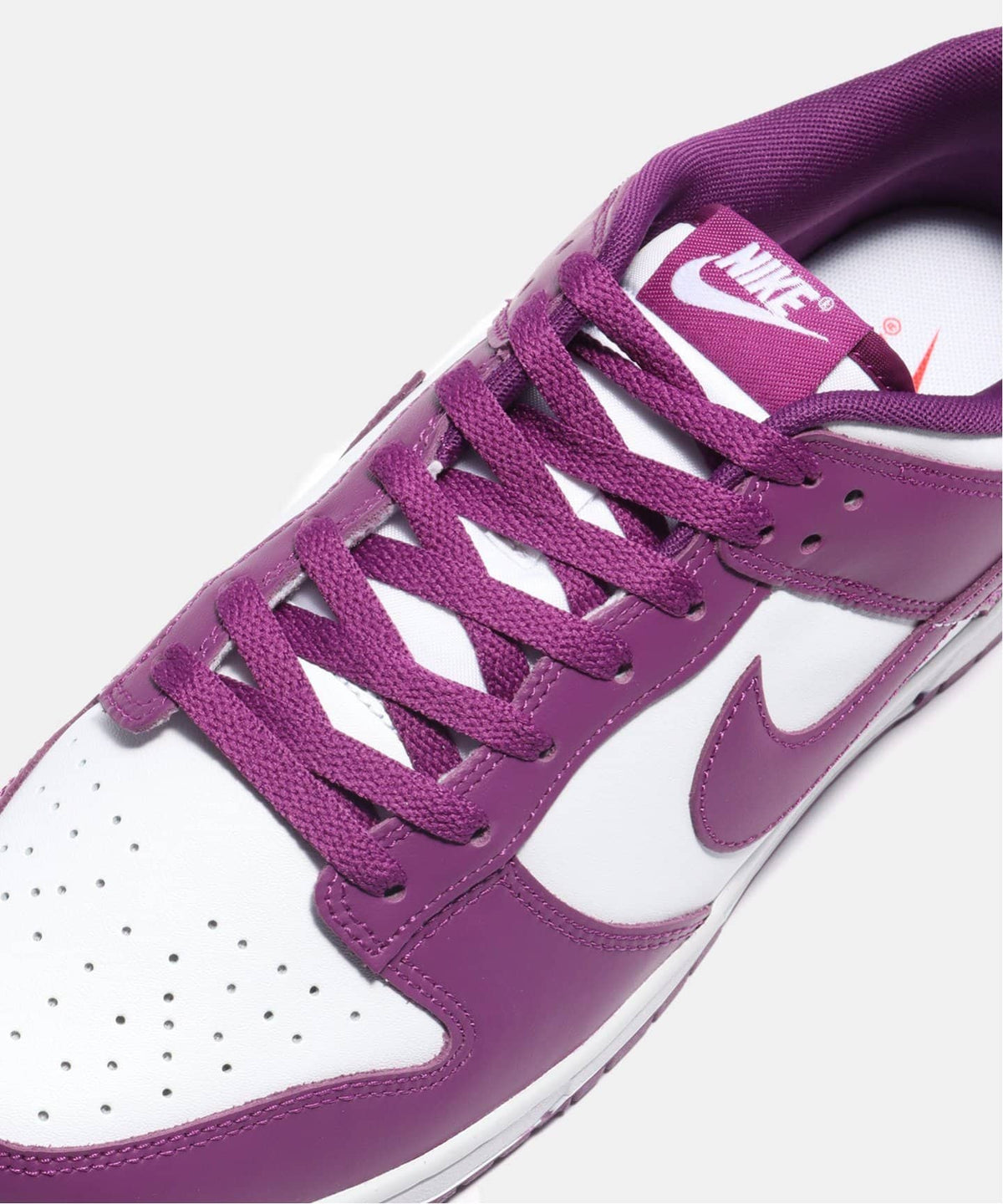 NIKE DUNK LOW RETRO BTTYS DV0833-107