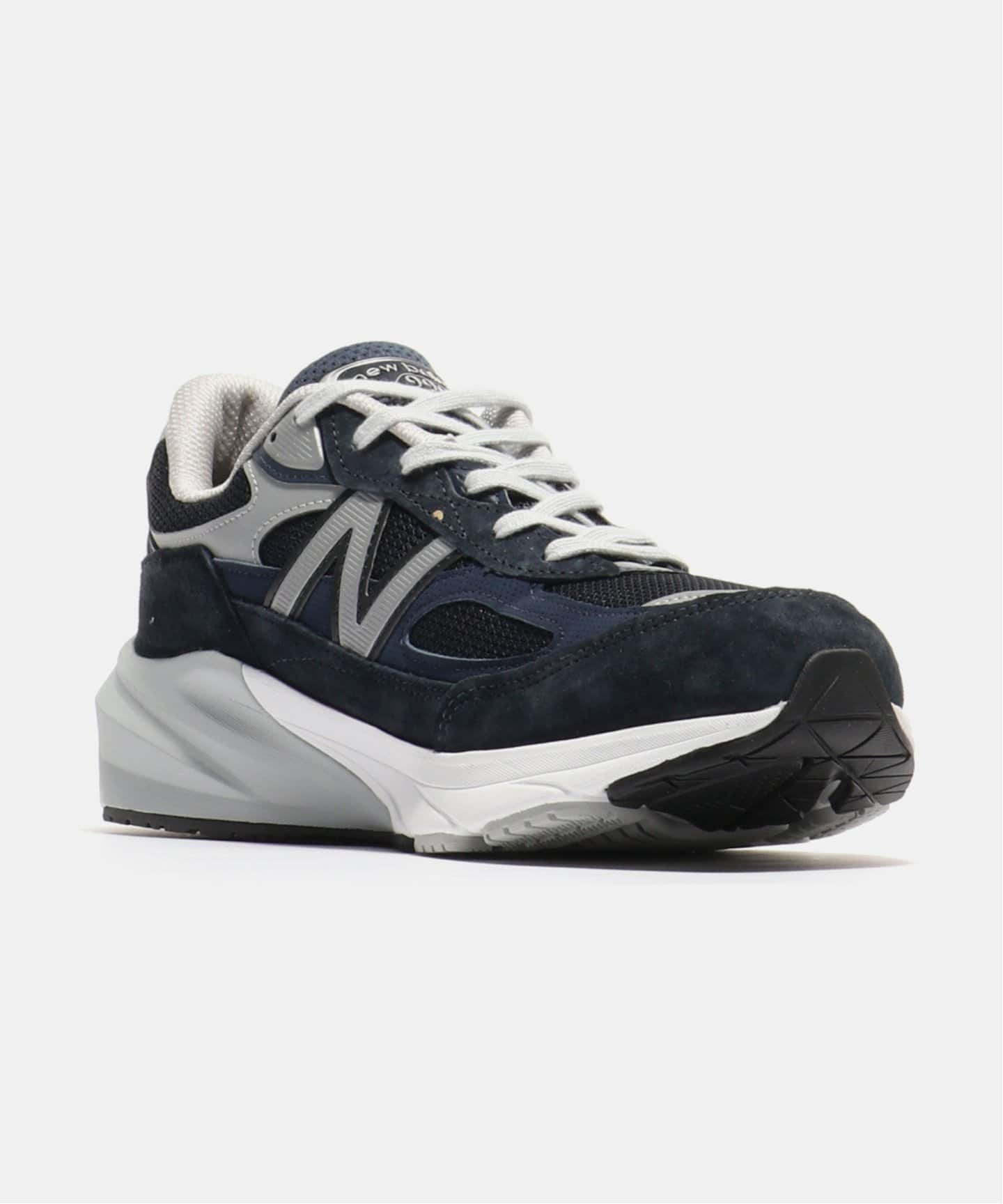 New Balance M990NV6