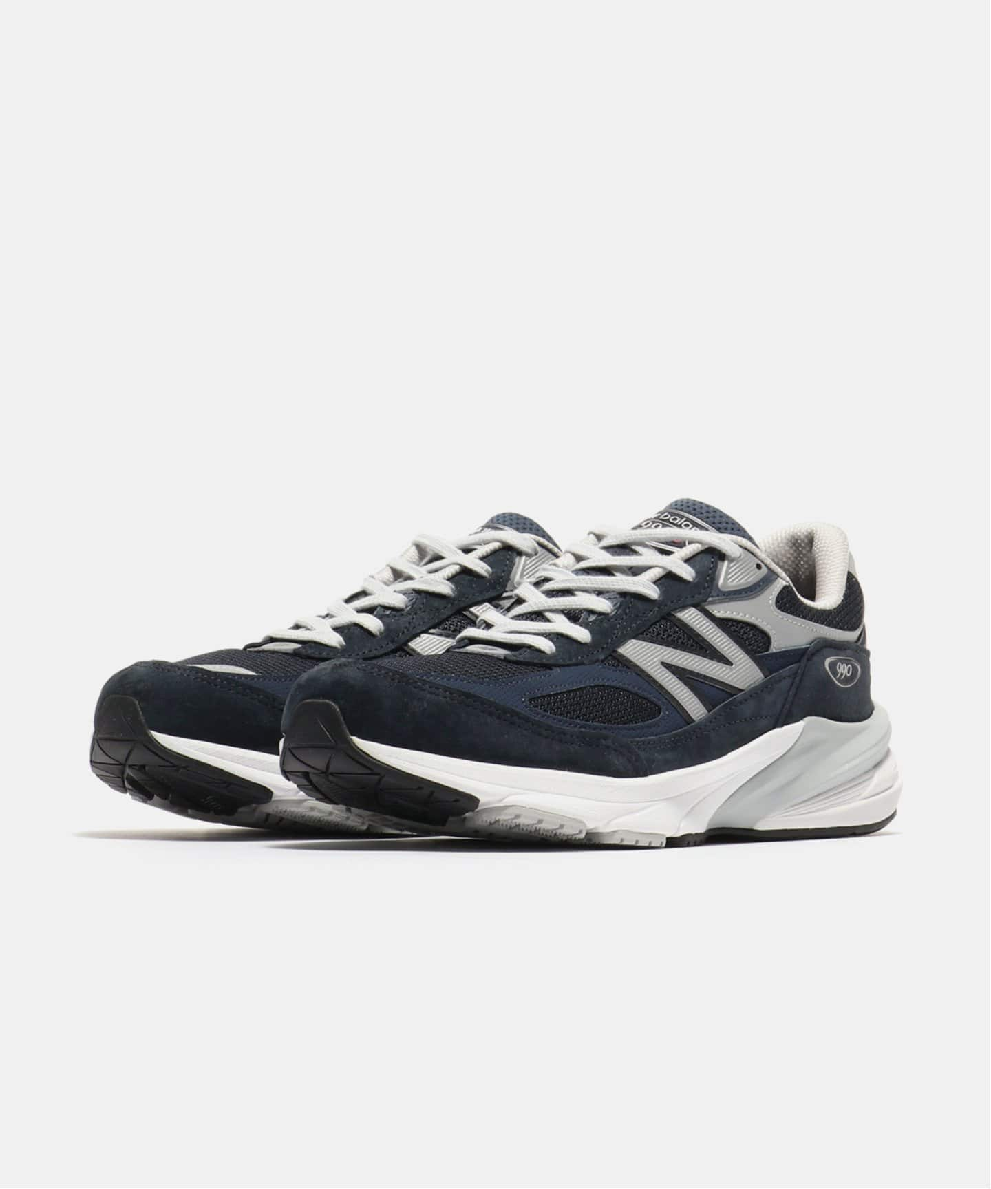 New Balance M990NV6