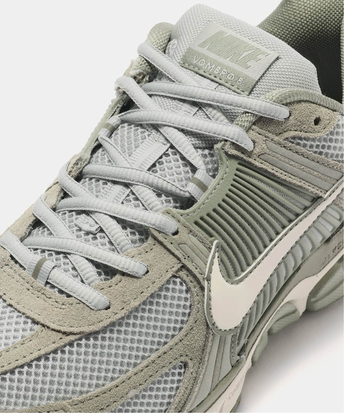 NIKE ZOOM VOMERO 5 HF1553-002
