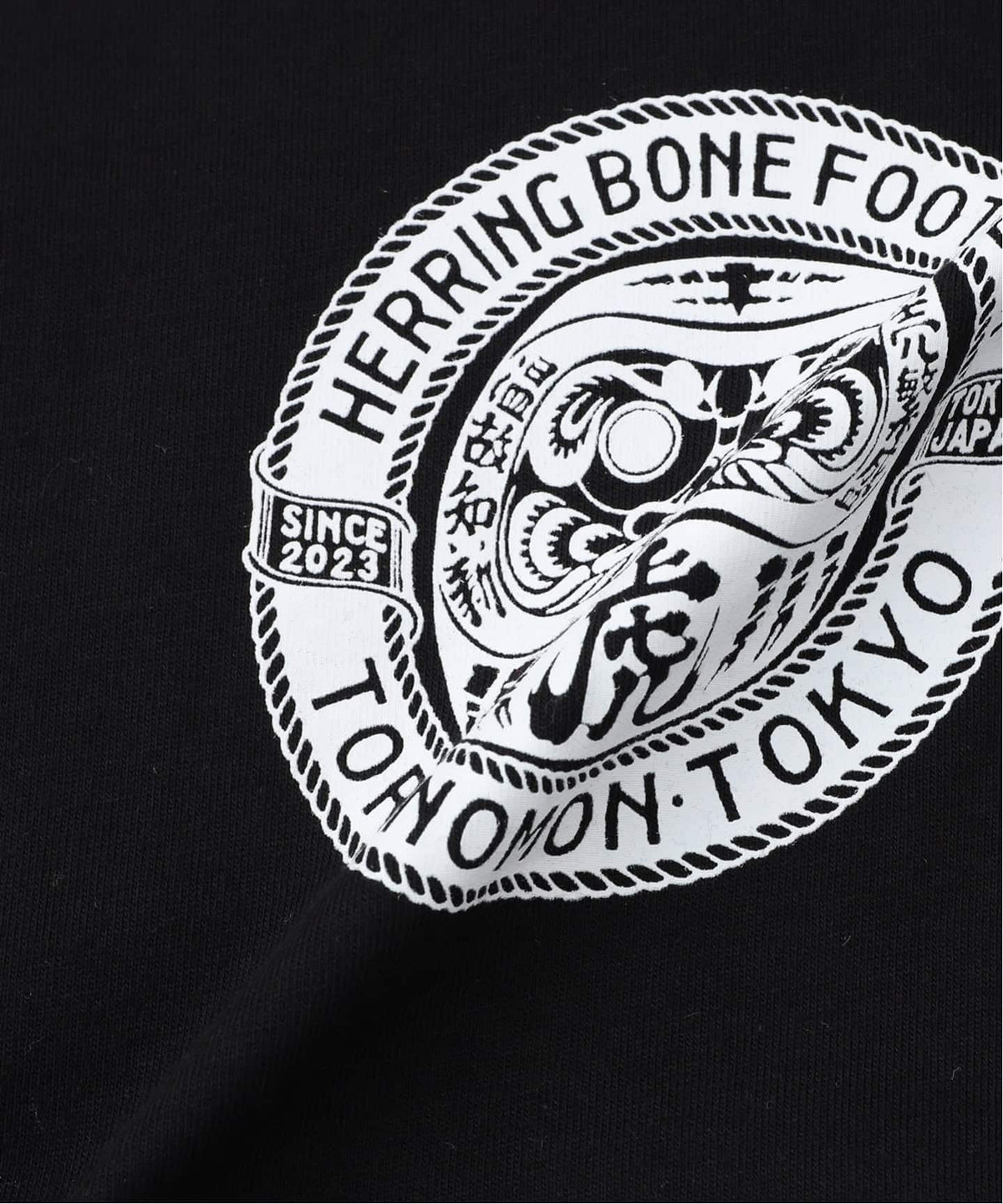 “Herringbone“ Daruma Print Tee