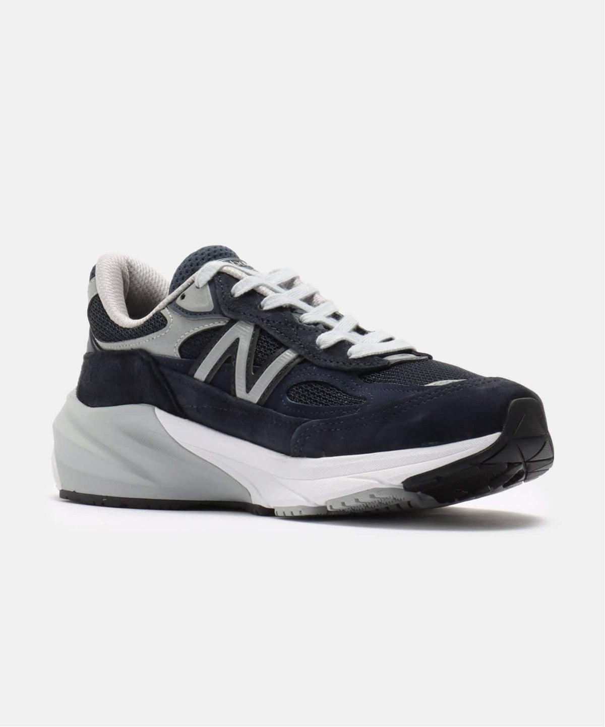 New Balance W990NV6