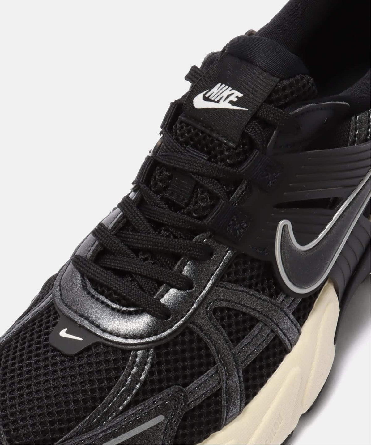 NIKE WMNS V2K RUN FD0736-012