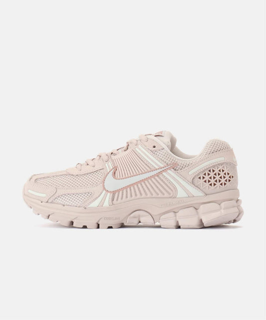 NIKE WMNS ZOOM VOMERO 5 GLD HQ0458-600