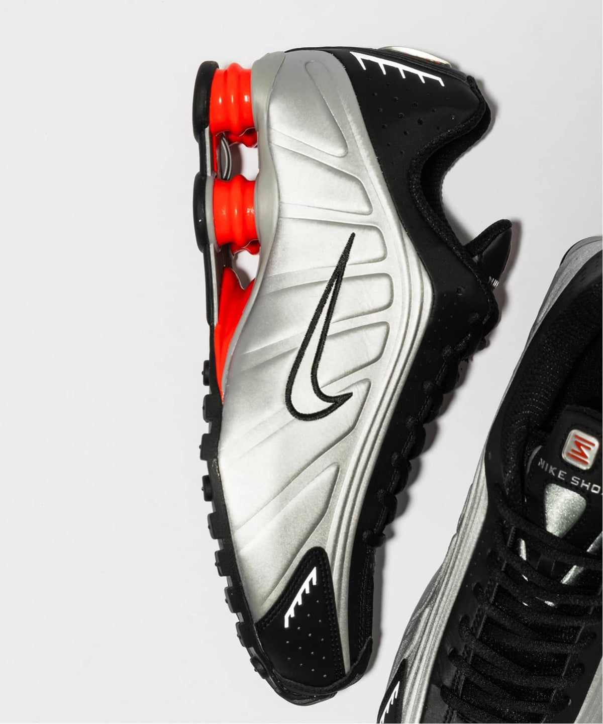 NIKE SHOX R4 HQ1988-002