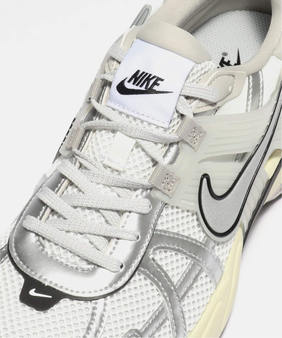 NIKE V2K RUN HJ4497-100