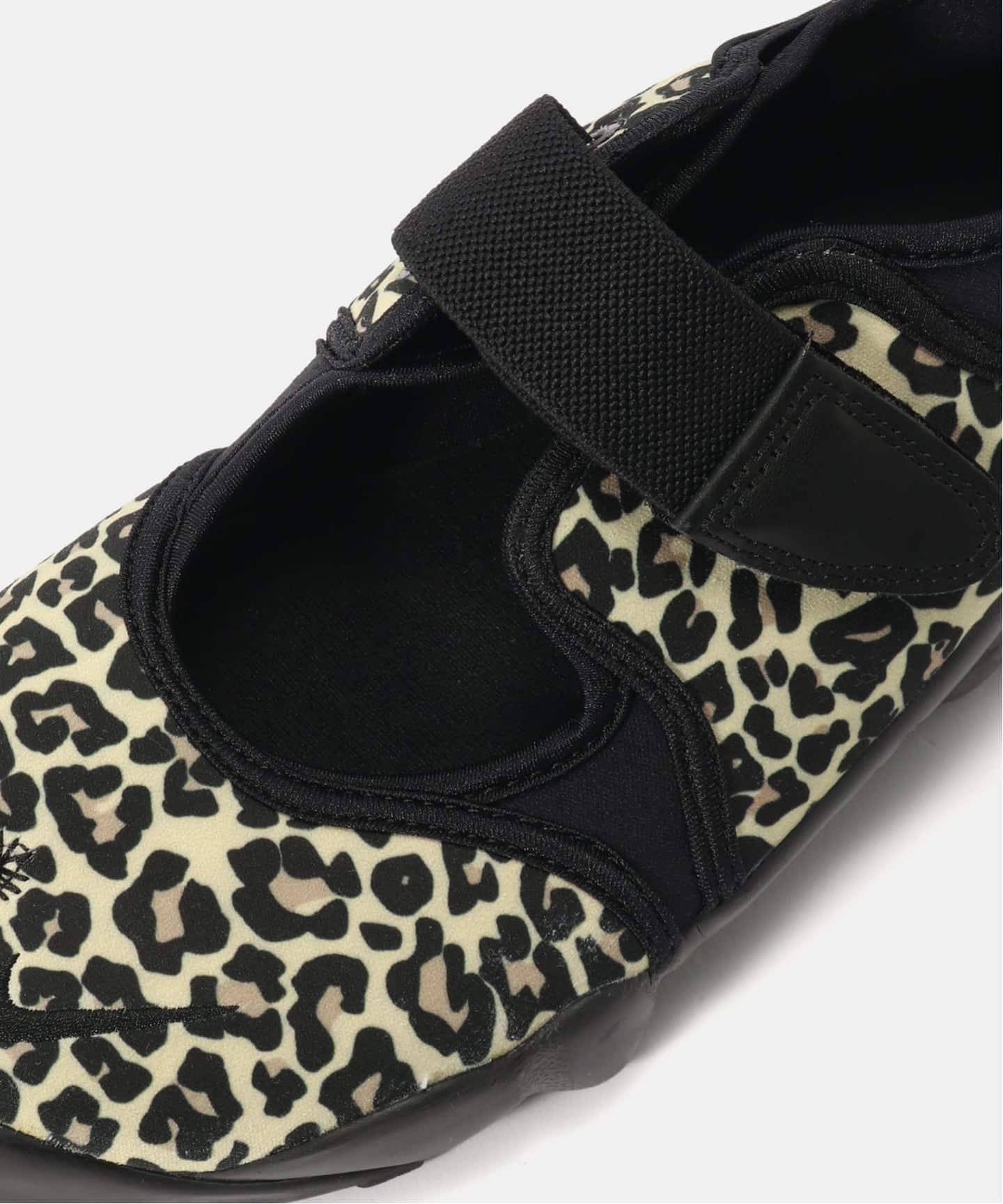NIKE WMNS AIR RIFT IR5696-010