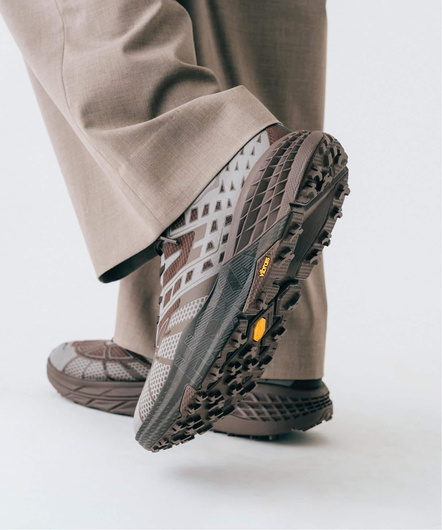 【日本国内限定カラー】HOKA STEALTH/TECH SPEEDGOAT 2 1171910-WNTC