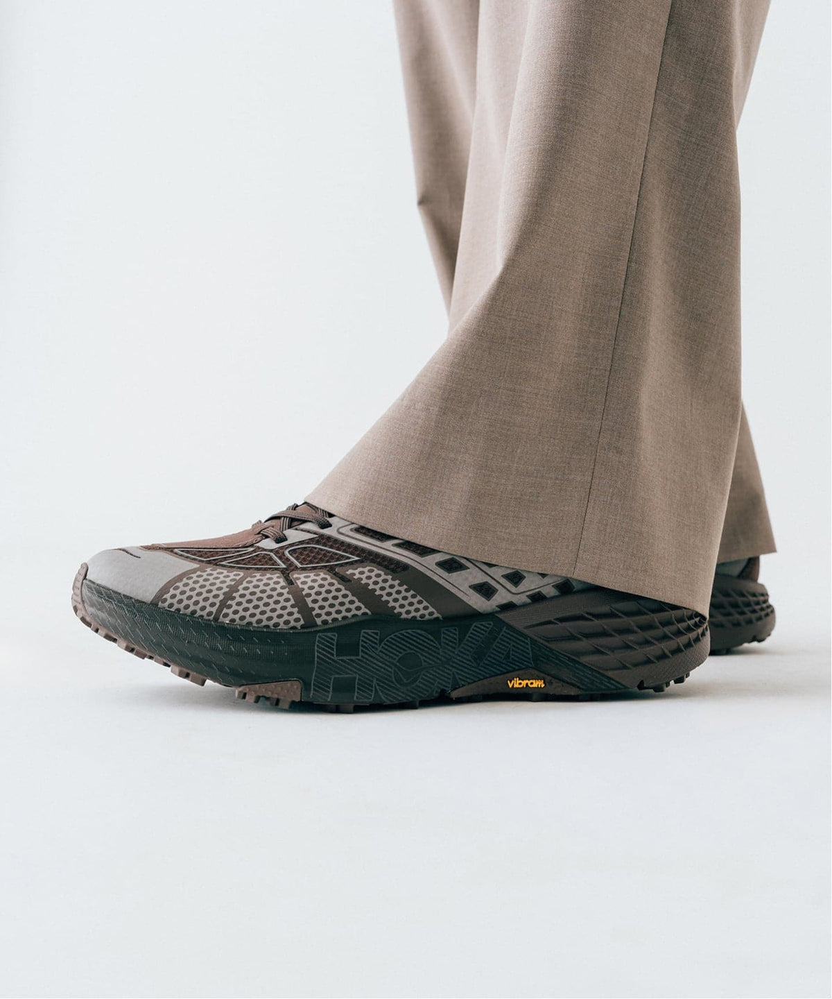 【日本国内限定カラー】HOKA STEALTH/TECH SPEEDGOAT 2 1171910-WNTC
