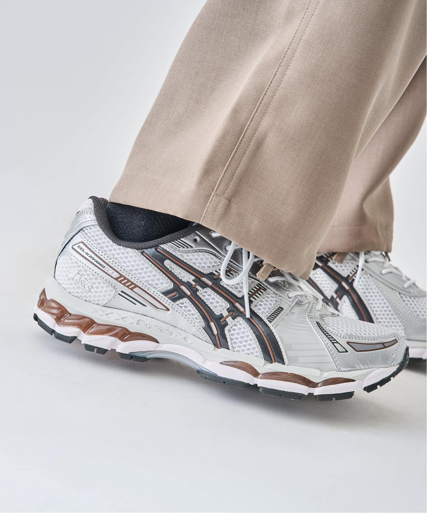 【日本国内限定カラー】ASICS GEL-KAYANO 12.1 1203A759.104